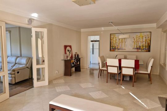 Sala de casa de condomínio à venda com 4 quartos, 290m² em Loteamento Arboreto dos Jequitibas (sousas), Campinas