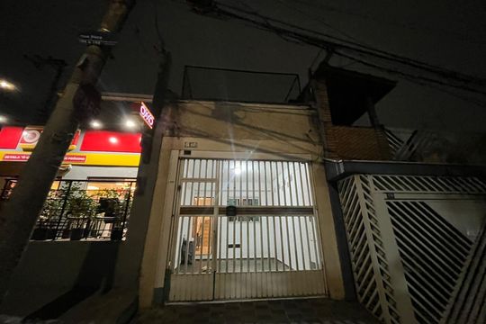 Fachada de casa à venda com 2 quartos, 100m² em Jardim Santa Mena, Guarulhos