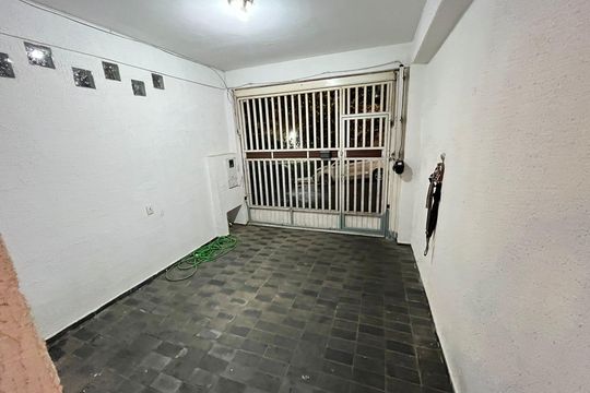 Garagem de casa à venda com 2 quartos, 100m² em Jardim Santa Mena, Guarulhos