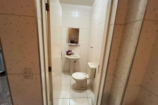 Banheiro 2 de casa à venda com 2 quartos, 100m² em Jardim Santa Mena, Guarulhos