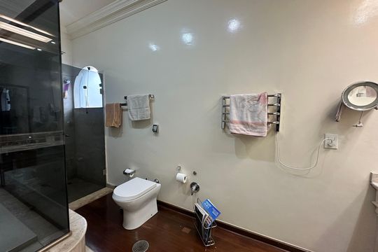 Banheiro da Suíte 3 de casa à venda com 4 quartos, 700m² em Alphaville Residencial Dois, Barueri