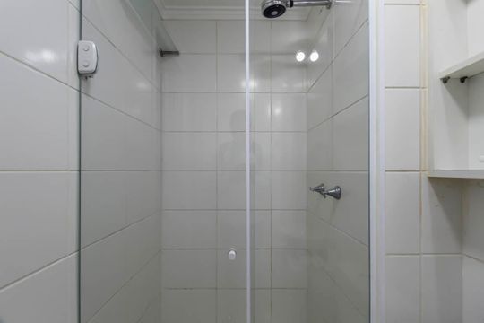 Banheiro de apartamento para alugar com 2 quartos, 40m² em Sítio da Figueira, São Paulo