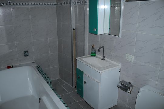 Banheiro de kitnet/studio para alugar com 1 quarto, 37m² em República, São Paulo