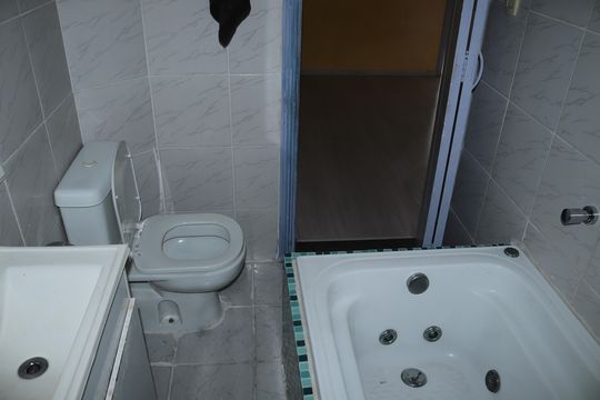 Banheiro de kitnet/studio para alugar com 1 quarto, 37m² em República, São Paulo