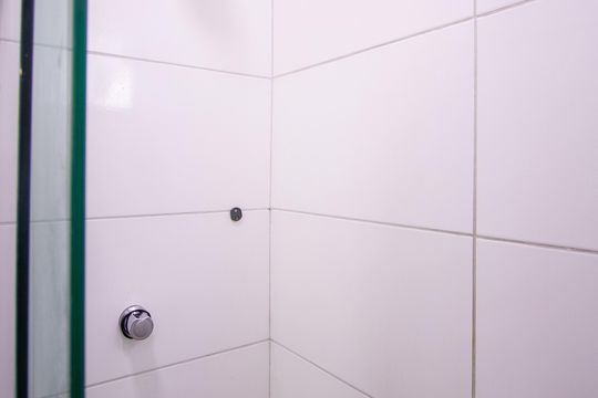 Banheiro de kitnet/studio para alugar com 1 quarto, 20m² em Itaúna, São Gonçalo