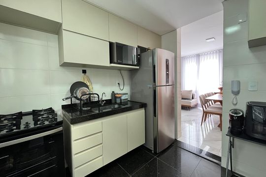 Cozinha de apartamento à venda com 2 quartos, 60m² em Salgado Filho, Belo Horizonte