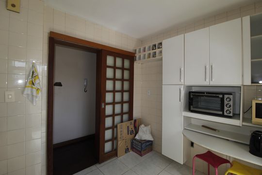 Cozinha de apartamento à venda com 3 quartos, 87m² em Petrópolis, Porto Alegre