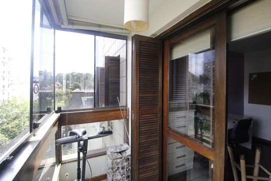 Sacada de apartamento à venda com 3 quartos, 87m² em Petrópolis, Porto Alegre