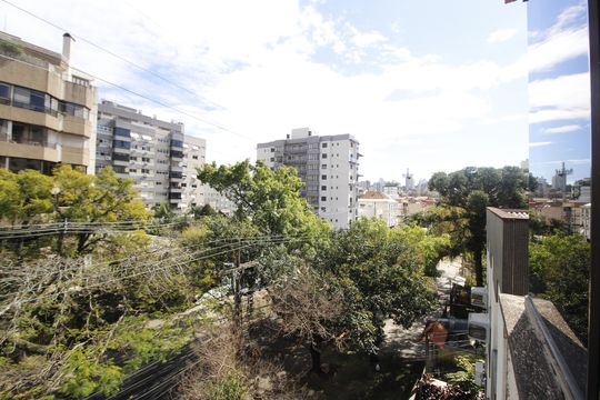 Vista da Sacada de apartamento à venda com 3 quartos, 87m² em Petrópolis, Porto Alegre