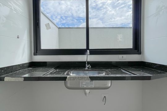 Cozinha de casa de condomínio à venda com 2 quartos, 67m² em Vila Osasco, Osasco