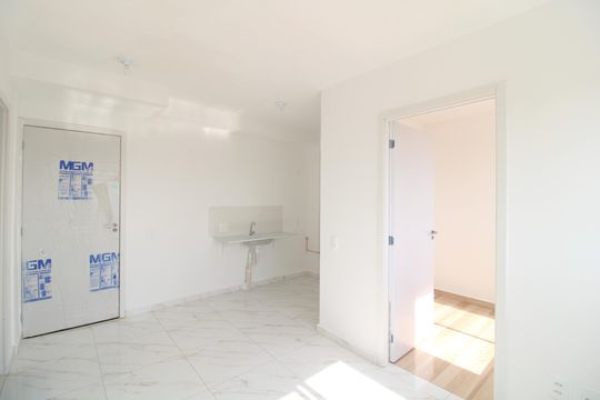 Sala de apartamento para alugar com 2 quartos, 34m² em Veleiros, São Paulo