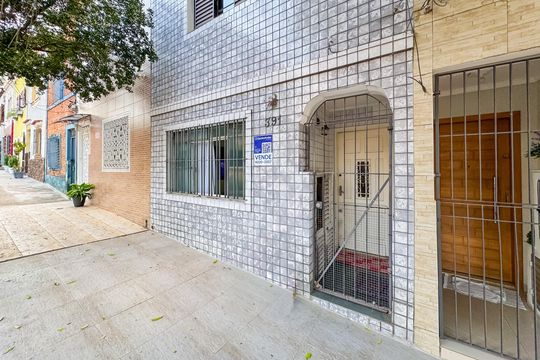 Fachada de casa à venda com 4 quartos, 160m² em Vila Mariana, São Paulo