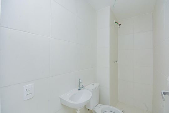 Banheiro de apartamento à venda com 2 quartos, 35m² em Veleiros, São Paulo