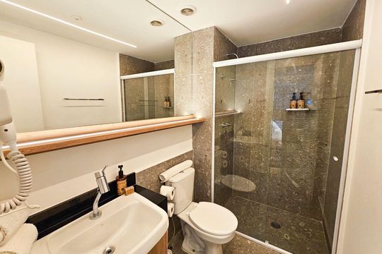 Banheiro de apartamento para alugar com 1 quarto, 37m² em Jardim Paulista, São Paulo