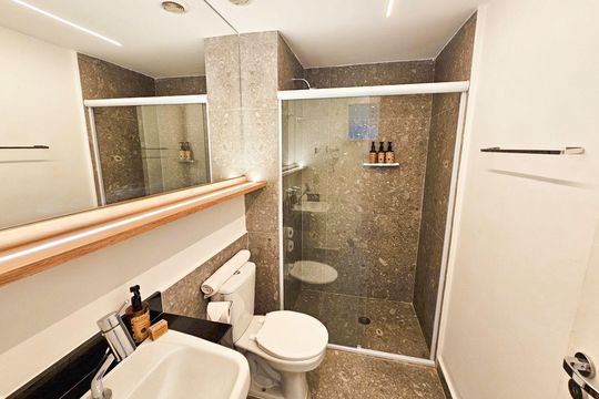Banheiro de apartamento para alugar com 1 quarto, 37m² em Jardim Paulista, São Paulo