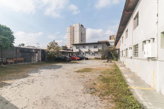 Garagem de kitnet/studio para alugar com 2 quartos, 40m² em Vila Martins, Mogi das Cruzes