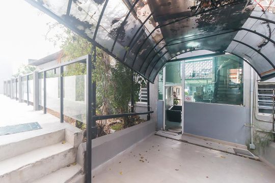 Entrada de kitnet/studio para alugar com 2 quartos, 40m² em Vila Martins, Mogi das Cruzes