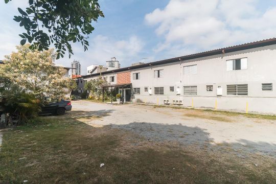 Garagem de kitnet/studio para alugar com 1 quarto, 21m² em Vila Martins, Mogi das Cruzes