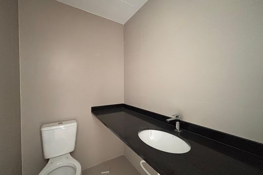 Banheiro de kitnet/studio à venda com 1 quarto, 28m² em Itaim Bibi, São Paulo