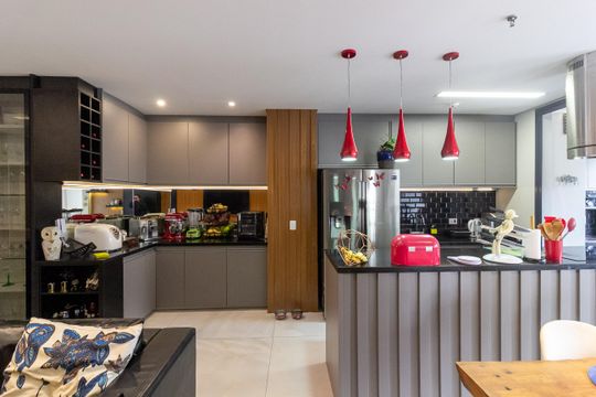 Cozinha de apartamento para alugar com 3 quartos, 105m² em Jardim das Acacias, São Paulo