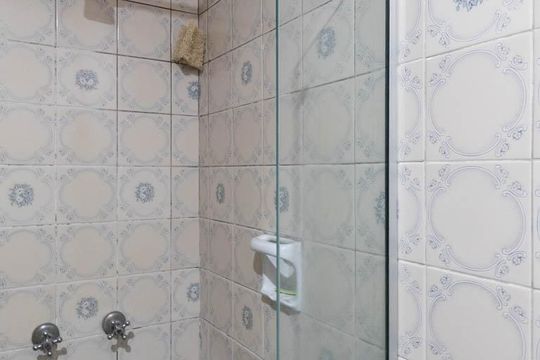 Banheiro de kitnet/studio para alugar com 1 quarto, 40m² em República, São Paulo