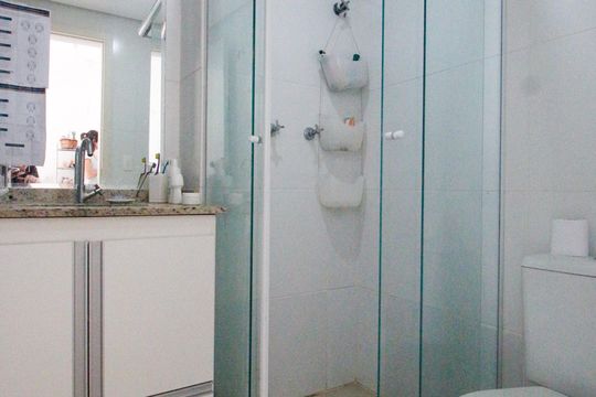 Banheiro de apartamento para alugar com 1 quarto, 40m² em Panamby, São Paulo