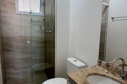Banheiro de apartamento para alugar com 3 quartos, 77m² em Vila Satúrnia, Campinas