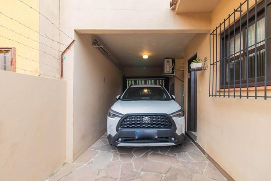 Garagem de casa à venda com 3 quartos, 281m² em Espírito Santo, Porto Alegre