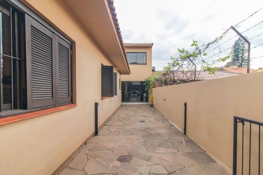 Quintal de casa à venda com 3 quartos, 281m² em Espírito Santo, Porto Alegre