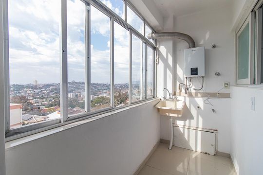 Cozinha e Área de Serviço de apartamento para alugar com 3 quartos, 96m² em Medianeira, Porto Alegre