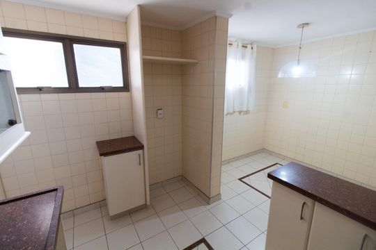 Cozinha de apartamento à venda com 3 quartos, 156m² em Cambuí, Campinas