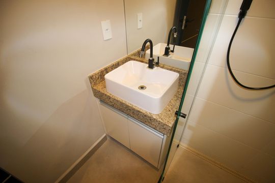 Banheiro de kitnet/studio para alugar com 1 quarto, 32m² em Jardim Icatu, Votorantim