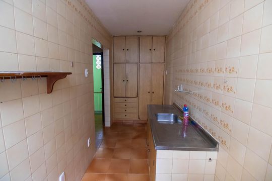 Cozinha e Área de Serviço de casa à venda com 2 quartos, 100m² em Santa Rosa, Niterói