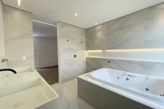 Banheiro da Suíte 3 de apartamento à venda com 3 quartos, 220m² em Funcionários, Belo Horizonte