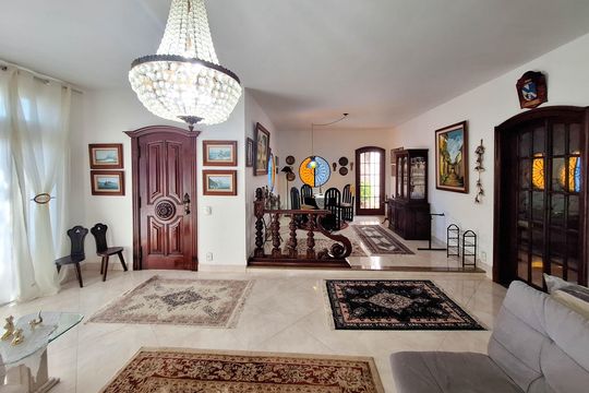 Sala de casa à venda com 5 quartos, 720m² em Piratininga, Niterói