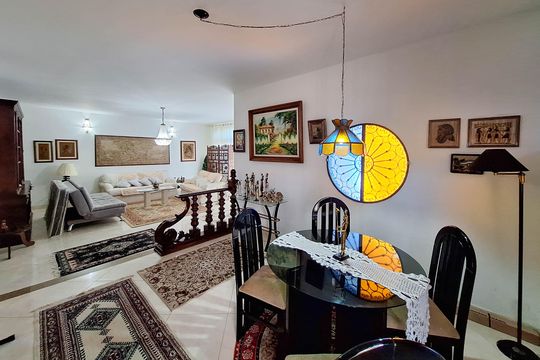 Sala de casa à venda com 5 quartos, 720m² em Piratininga, Niterói