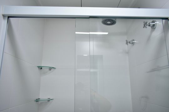 Banheiro de kitnet/studio para alugar com 0 quarto, 20m² em Vila Clementino, São Paulo