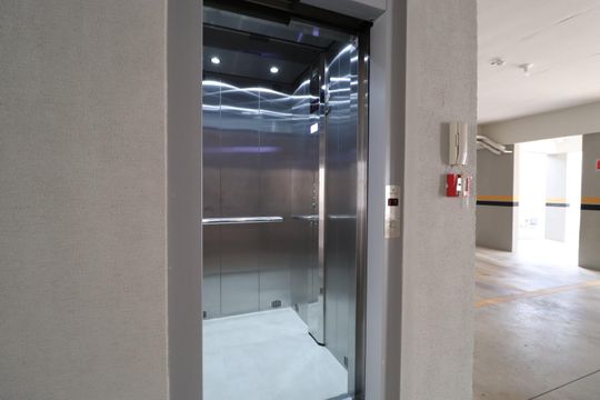 Área comum - Elevador de apartamento para alugar com 2 quartos, 56m² em Santa Mônica, Uberlândia