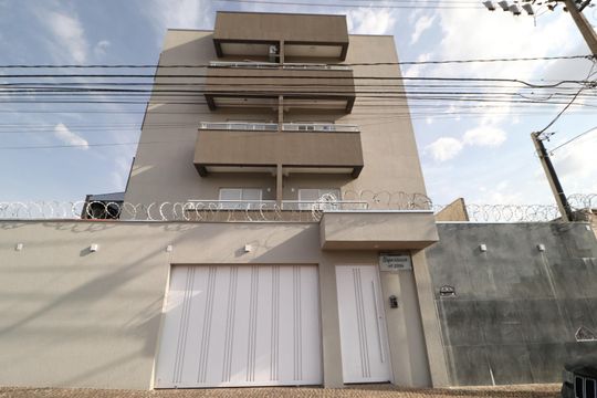 Fachada de apartamento para alugar com 2 quartos, 56m² em Santa Mônica, Uberlândia
