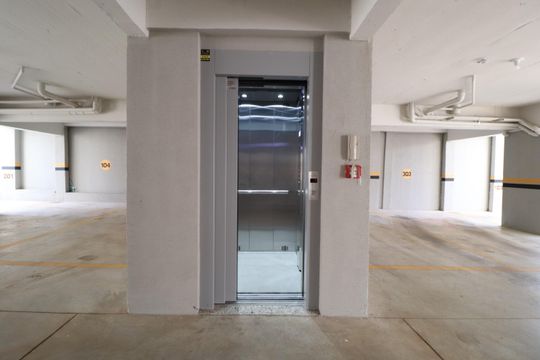 Área comum - Elevador de apartamento para alugar com 2 quartos, 56m² em Santa Mônica, Uberlândia