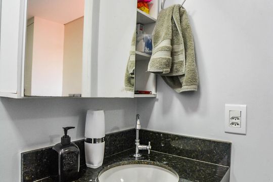 Banheiro da Suíte de apartamento à venda com 2 quartos, 100m² em Vila Curuçá, Santo André