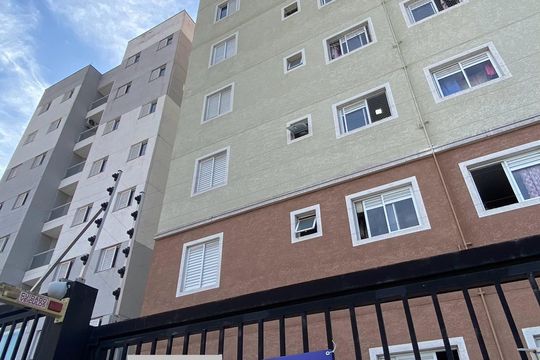 Fachada de apartamento para alugar com 2 quartos, 45m² em Parque Cisper, São Paulo
