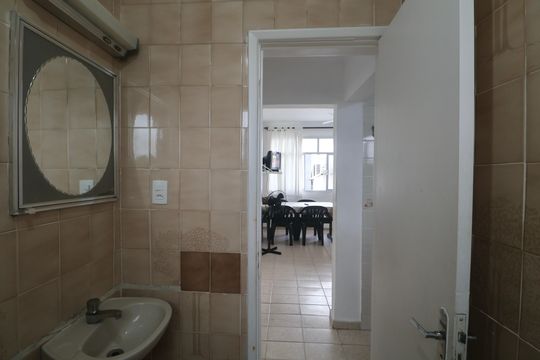 Banheiro Social de apartamento para alugar com 2 quartos, 60m² em Barra Funda, Guarujá