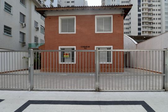 Fachada de apartamento para alugar com 2 quartos, 60m² em Barra Funda, Guarujá