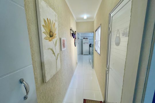 Corredor de casa à venda com 2 quartos, 148m² em Jardim Santa Clara, Guarulhos