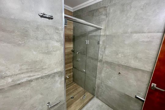 Banheiro de casa à venda com 2 quartos, 148m² em Jardim Santa Clara, Guarulhos