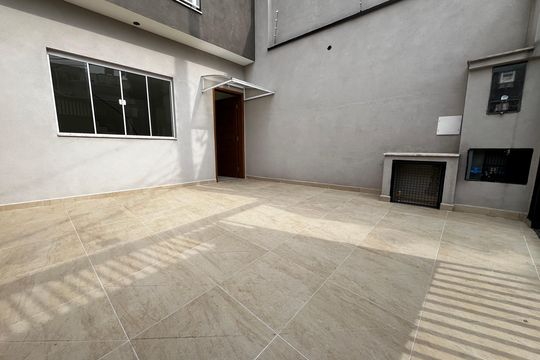 Garagem de casa à venda com 3 quartos, 100m² em Vila Romero, São Paulo