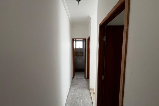 Corredor de casa à venda com 3 quartos, 100m² em Vila Romero, São Paulo