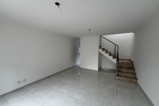Sala de casa à venda com 3 quartos, 100m² em Vila Romero, São Paulo