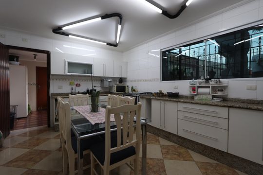 Cozinha de casa à venda com 3 quartos, 240m² em Vila Graciosa, São Paulo